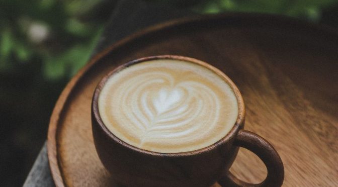 O café esfriou as dores de ontem e aqueceu o coração hoje